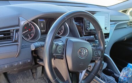 Toyota Camry, 2021 год, 3 150 000 рублей, 10 фотография