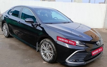 Toyota Camry, 2021 год, 3 150 000 рублей, 2 фотография