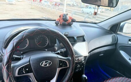 Hyundai Solaris II рестайлинг, 2015 год, 890 000 рублей, 2 фотография