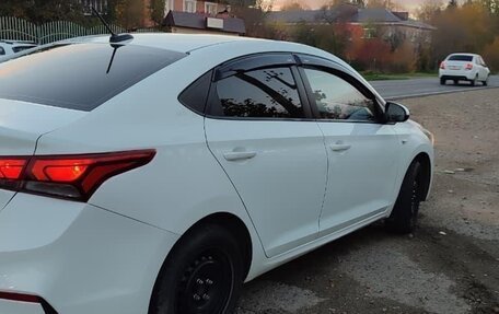 Hyundai Solaris II рестайлинг, 2019 год, 800 000 рублей, 3 фотография