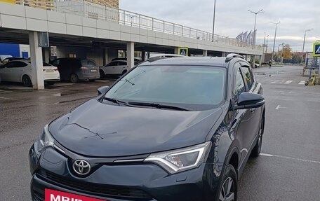 Toyota RAV4, 2017 год, 1 990 000 рублей, 2 фотография