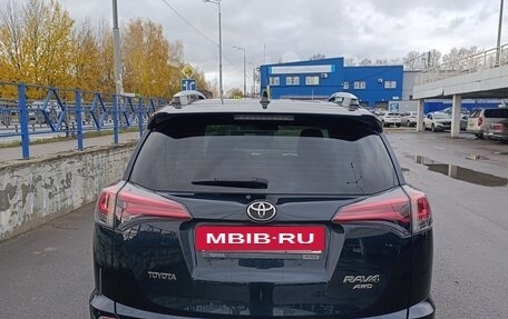 Toyota RAV4, 2017 год, 1 990 000 рублей, 6 фотография