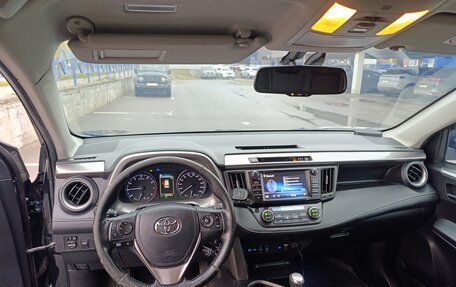 Toyota RAV4, 2017 год, 1 990 000 рублей, 12 фотография