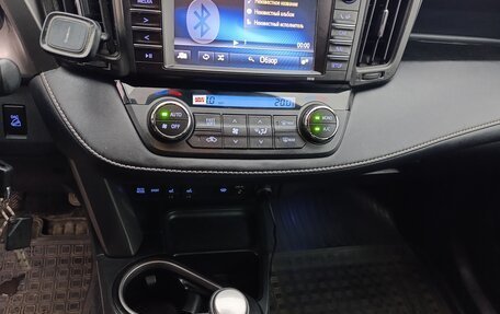 Toyota RAV4, 2017 год, 1 990 000 рублей, 13 фотография