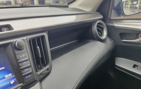 Toyota RAV4, 2017 год, 1 990 000 рублей, 14 фотография