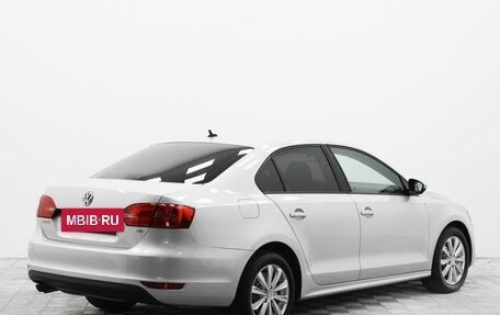 Volkswagen Jetta VI, 2011 год, 815 000 рублей, 2 фотография