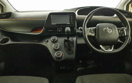 Toyota Sienta II, 2021 год, 1 899 000 рублей, 14 фотография