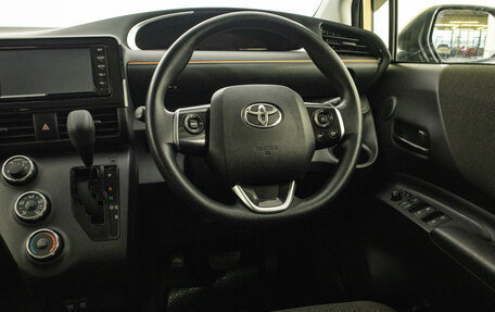 Toyota Sienta II, 2021 год, 1 899 000 рублей, 13 фотография