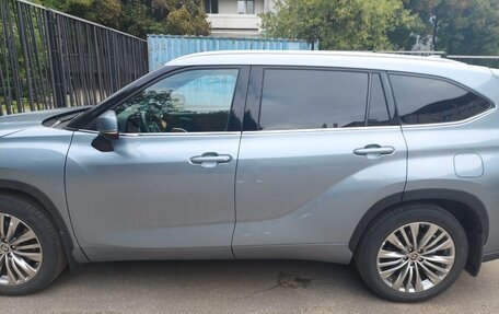 Toyota Highlander, 2022 год, 7 000 000 рублей, 2 фотография