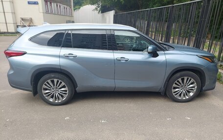 Toyota Highlander, 2022 год, 7 000 000 рублей, 4 фотография