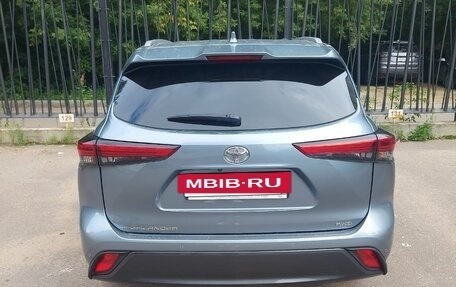 Toyota Highlander, 2022 год, 7 000 000 рублей, 3 фотография