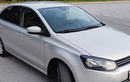 Volkswagen Polo VI (EU Market), 2012 год, 700 000 рублей, 2 фотография