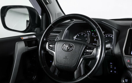 Toyota Land Cruiser Prado 150 рестайлинг 2, 2019 год, 5 199 000 рублей, 18 фотография