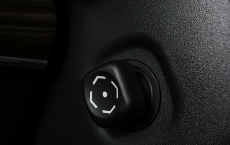 Toyota Land Cruiser Prado 150 рестайлинг 2, 2019 год, 5 199 000 рублей, 21 фотография