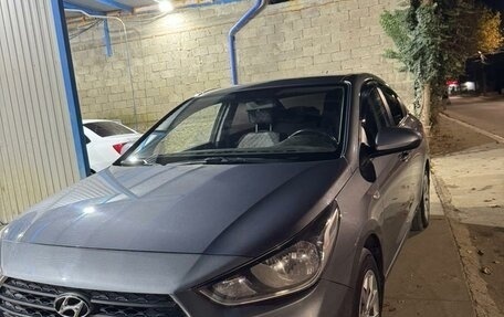 Hyundai Solaris II рестайлинг, 2018 год, 1 250 000 рублей, 2 фотография