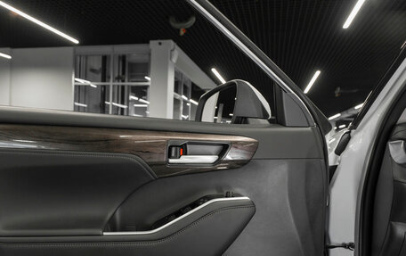 Toyota Highlander, 2025 год, 6 350 000 рублей, 26 фотография