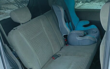 Honda Mobilio I, 2002 год, 240 000 рублей, 3 фотография