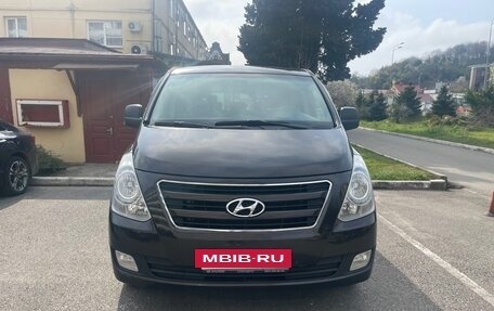 Hyundai H-1 II рестайлинг, 2016 год, 1 420 000 рублей, 2 фотография