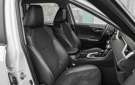 Toyota RAV4, 2021 год, 3 679 000 рублей, 8 фотография