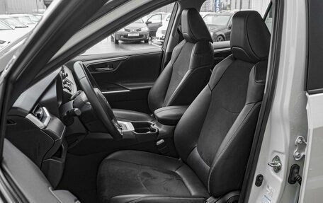 Toyota RAV4, 2021 год, 3 679 000 рублей, 10 фотография