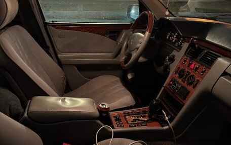 Mercedes-Benz E-Класс, 1998 год, 400 000 рублей, 5 фотография