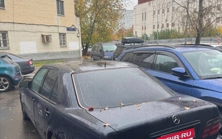 Mercedes-Benz E-Класс, 1998 год, 400 000 рублей, 1 фотография