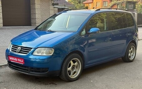 Volkswagen Touran III, 2005 год, 400 000 рублей, 1 фотография