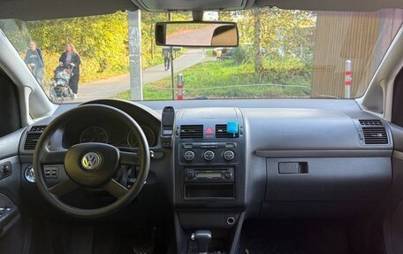 Volkswagen Touran III, 2005 год, 400 000 рублей, 10 фотография