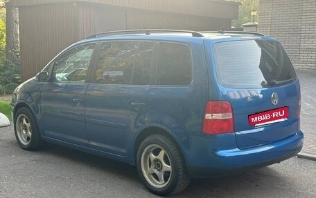 Volkswagen Touran III, 2005 год, 400 000 рублей, 4 фотография