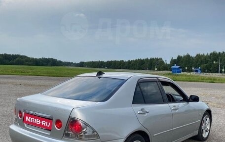 Toyota Altezza, 1999 год, 650 000 рублей, 1 фотография