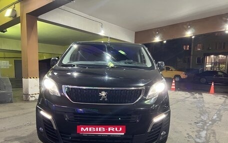 Peugeot Traveller I, 2018 год, 2 990 000 рублей, 3 фотография