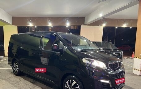 Peugeot Traveller I, 2018 год, 2 990 000 рублей, 4 фотография