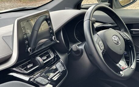 Toyota C-HR I рестайлинг, 2020 год, 2 800 000 рублей, 9 фотография