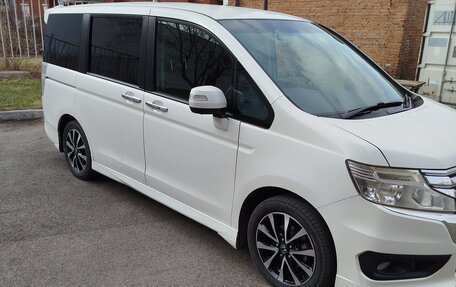 Honda Stepwgn IV, 2013 год, 1 700 000 рублей, 2 фотография