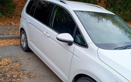 Volkswagen Touran III, 2017 год, 1 090 000 рублей, 3 фотография