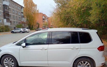 Volkswagen Touran III, 2017 год, 1 090 000 рублей, 6 фотография