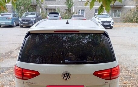 Volkswagen Touran III, 2017 год, 1 090 000 рублей, 5 фотография