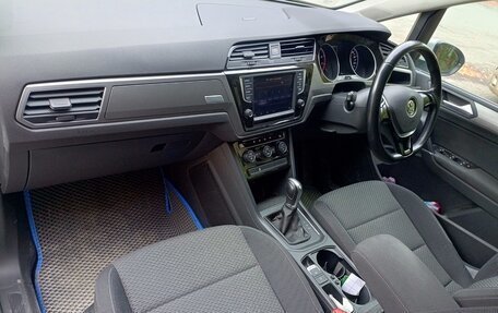 Volkswagen Touran III, 2017 год, 1 090 000 рублей, 10 фотография