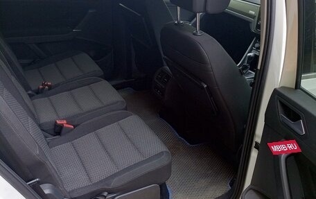 Volkswagen Touran III, 2017 год, 1 090 000 рублей, 13 фотография