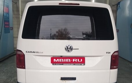 Volkswagen Caravelle T6 рестайлинг, 2015 год, 1 850 000 рублей, 2 фотография