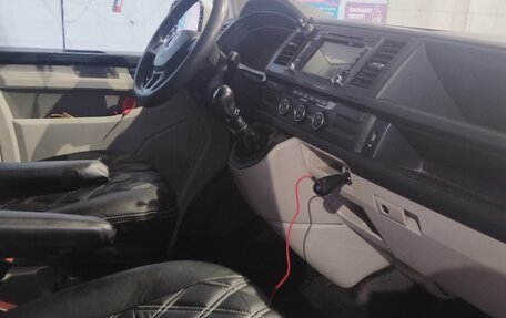 Volkswagen Caravelle T6 рестайлинг, 2015 год, 1 850 000 рублей, 8 фотография