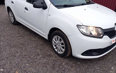 Renault Logan II, 2018 год, 460 000 рублей, 3 фотография