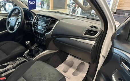 Mitsubishi Pajero Sport III рестайлинг, 2019 год, 2 799 900 рублей, 12 фотография