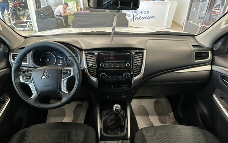 Mitsubishi Pajero Sport III рестайлинг, 2019 год, 2 799 900 рублей, 16 фотография