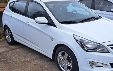 Hyundai Solaris II рестайлинг, 2015 год, 950 000 рублей, 2 фотография