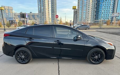 Toyota Prius IV XW50, 2019 год, 2 480 000 рублей, 3 фотография