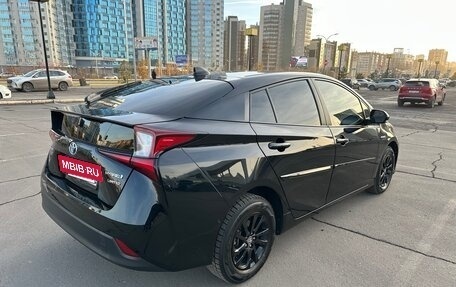 Toyota Prius IV XW50, 2019 год, 2 480 000 рублей, 4 фотография