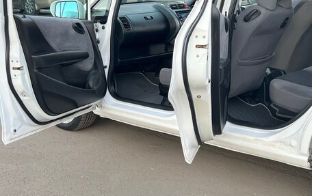 Honda Fit III, 2006 год, 450 000 рублей, 18 фотография