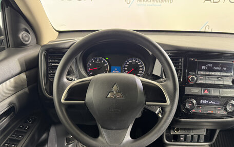 Mitsubishi Outlander III рестайлинг 3, 2018 год, 1 724 000 рублей, 11 фотография