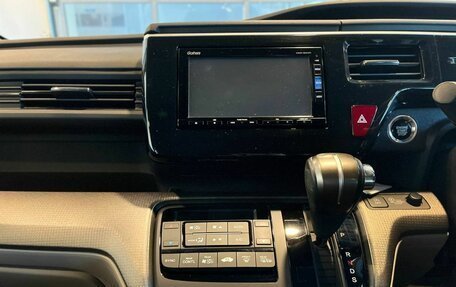 Honda Stepwgn IV, 2018 год, 2 320 000 рублей, 13 фотография